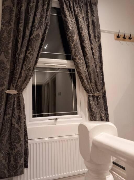 Luxury Holiday Home, Near Beach Southend-on-Sea Exterior photo