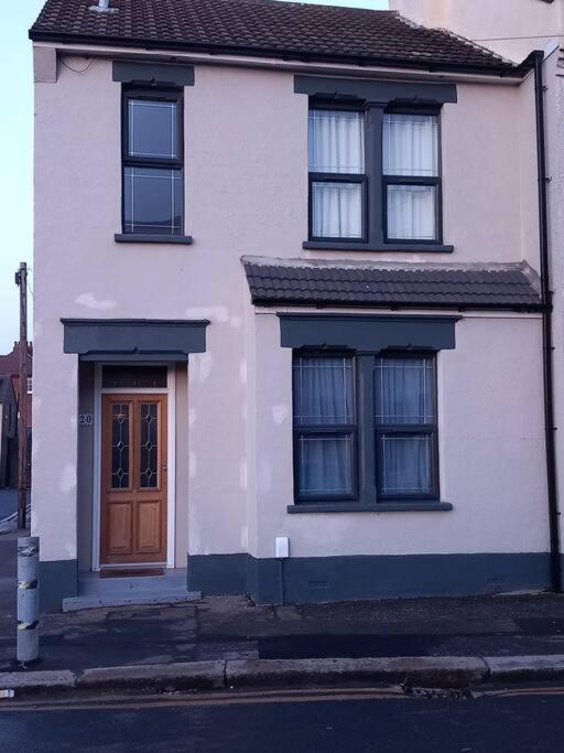 Luxury Holiday Home, Near Beach Southend-on-Sea Exterior photo