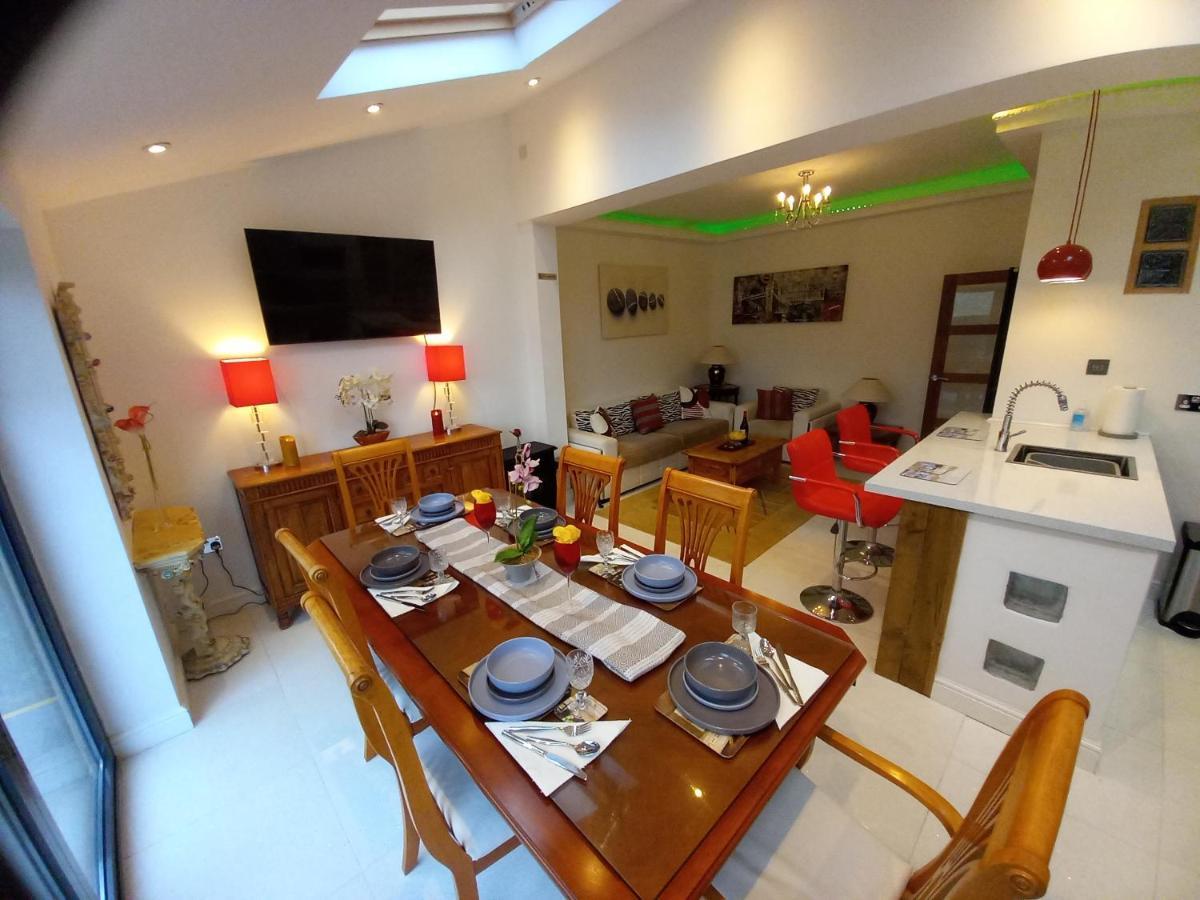 Luxury Holiday Home, Near Beach Southend-on-Sea Exterior photo