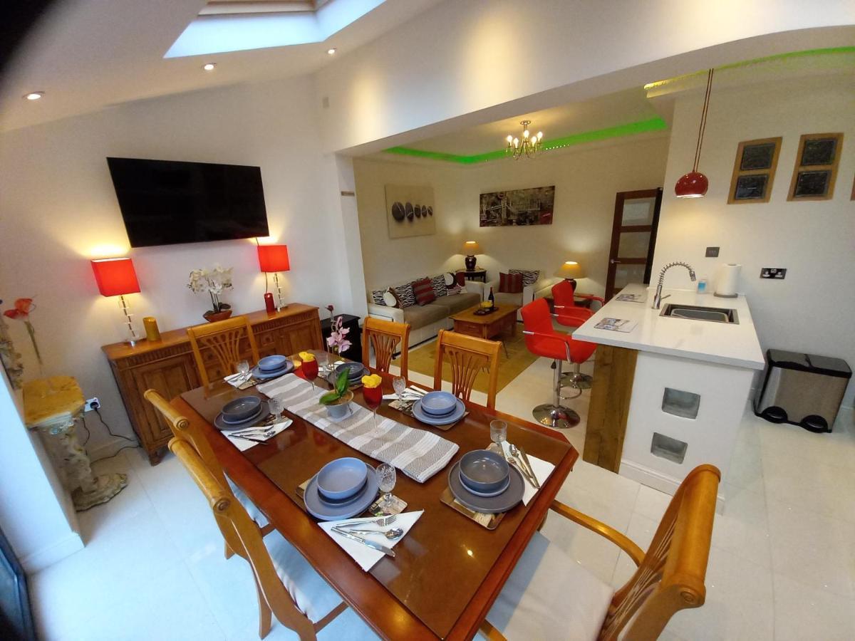Luxury Holiday Home, Near Beach Southend-on-Sea Exterior photo