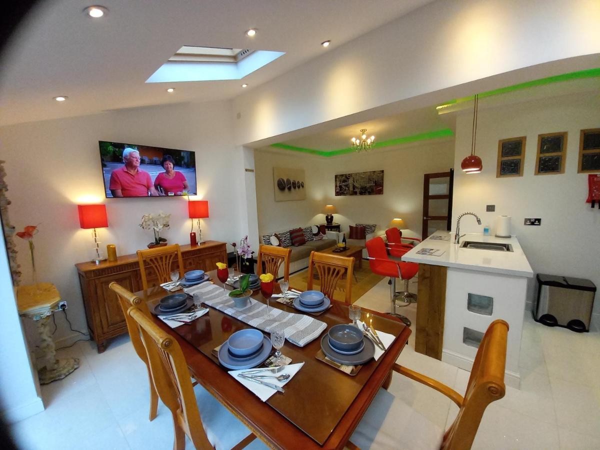 Luxury Holiday Home, Near Beach Southend-on-Sea Exterior photo